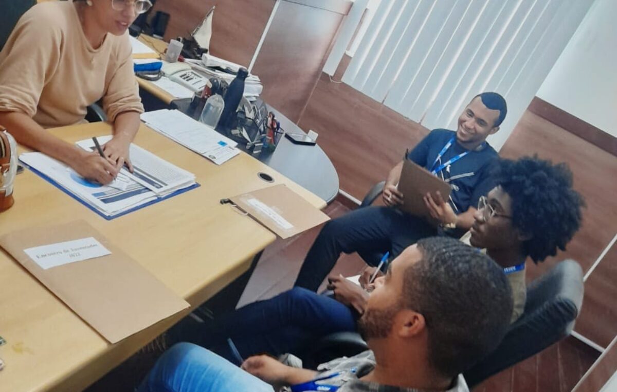 Reunião para tratar sobre políticas públicas para a juventude