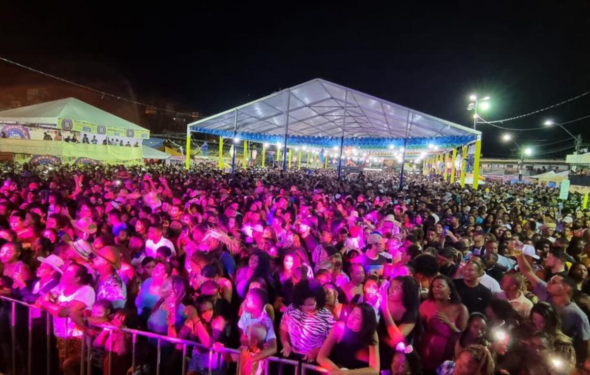 Uma multidão marcou presença na terceira noite do Arraiá Joia do Recôncavo