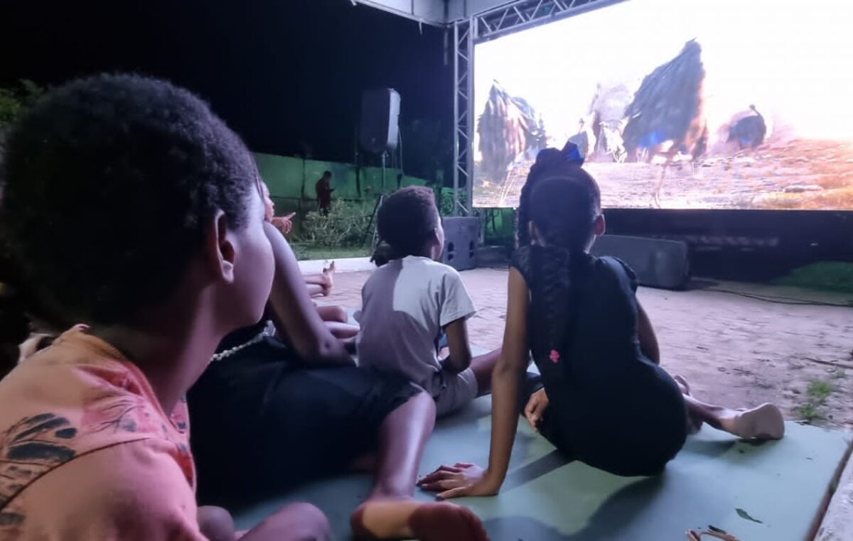 Acesso à Cultura: Prefeitura leva sessão de cinema aos bairros do município