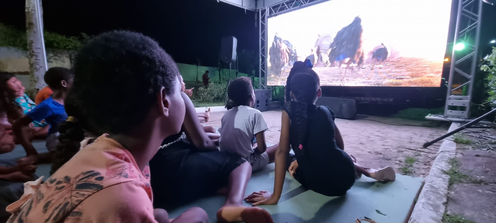 Acesso à Cultura: Prefeitura leva sessão de cinema aos bairros do município