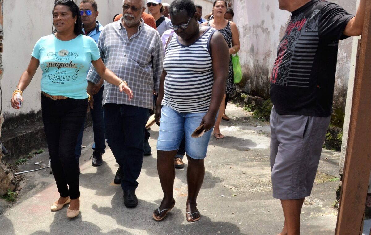 Gestão Participativa: Prefeito faz visita técnica e dialoga com moradores dos bairros de Paramirim e Coroado