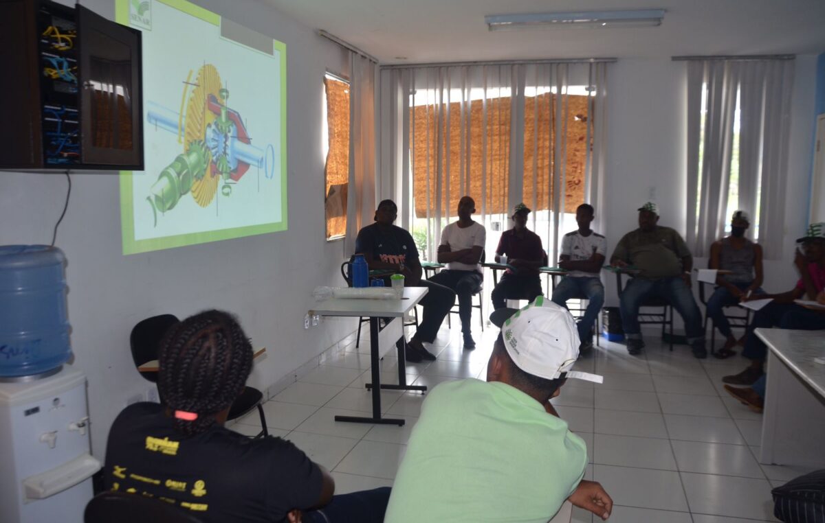 Prefeitura realiza Curso de Operação e Manutenção de Retroescavadeira