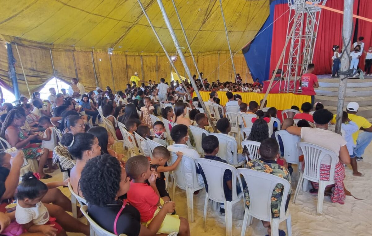 A Escola vai ao Circo: Crianças se encantam e se divertem com a arte circense