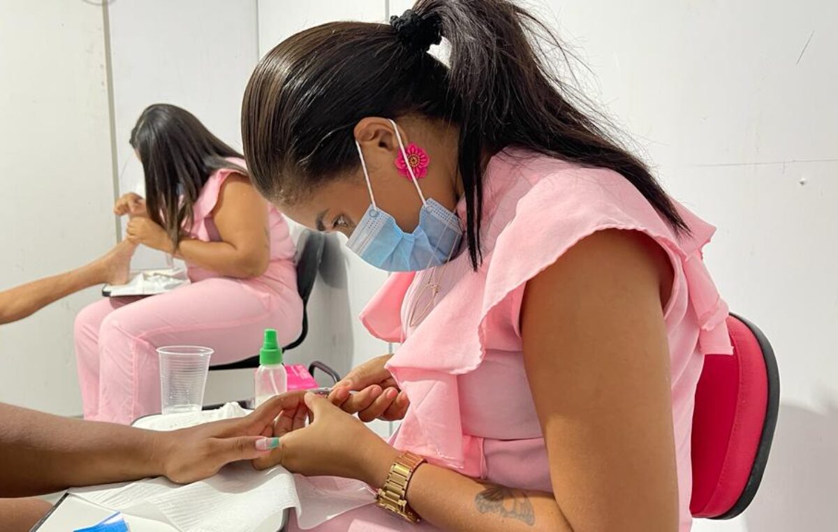 Feira da Mulher: ação promovida pela Prefeitura, por meio da SEDES, ofereceu diversos serviços que beneficiaram as mulheres franciscanas