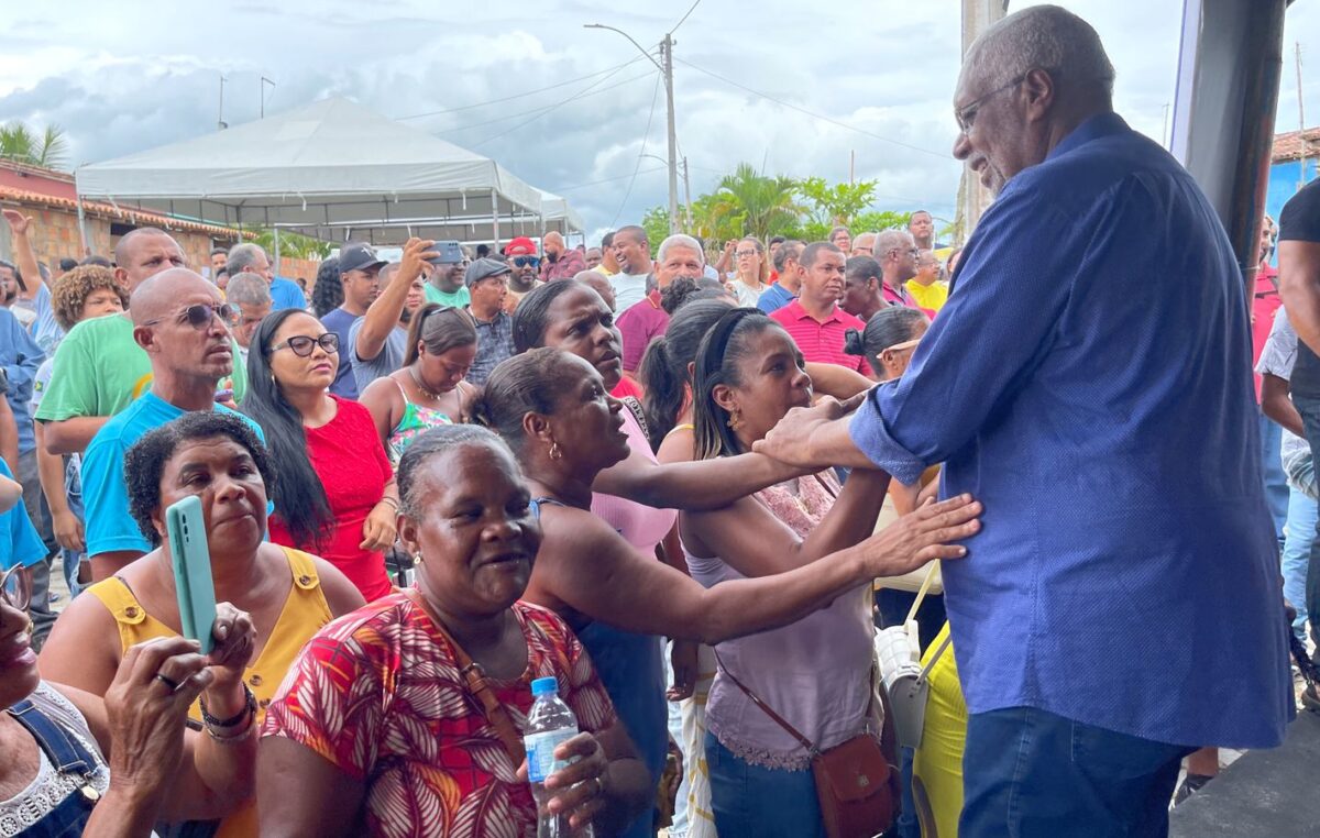 Prefeito Calmon entregou à população nesta quinta-feira (13), a nova USF Satélite da Santa Elisa