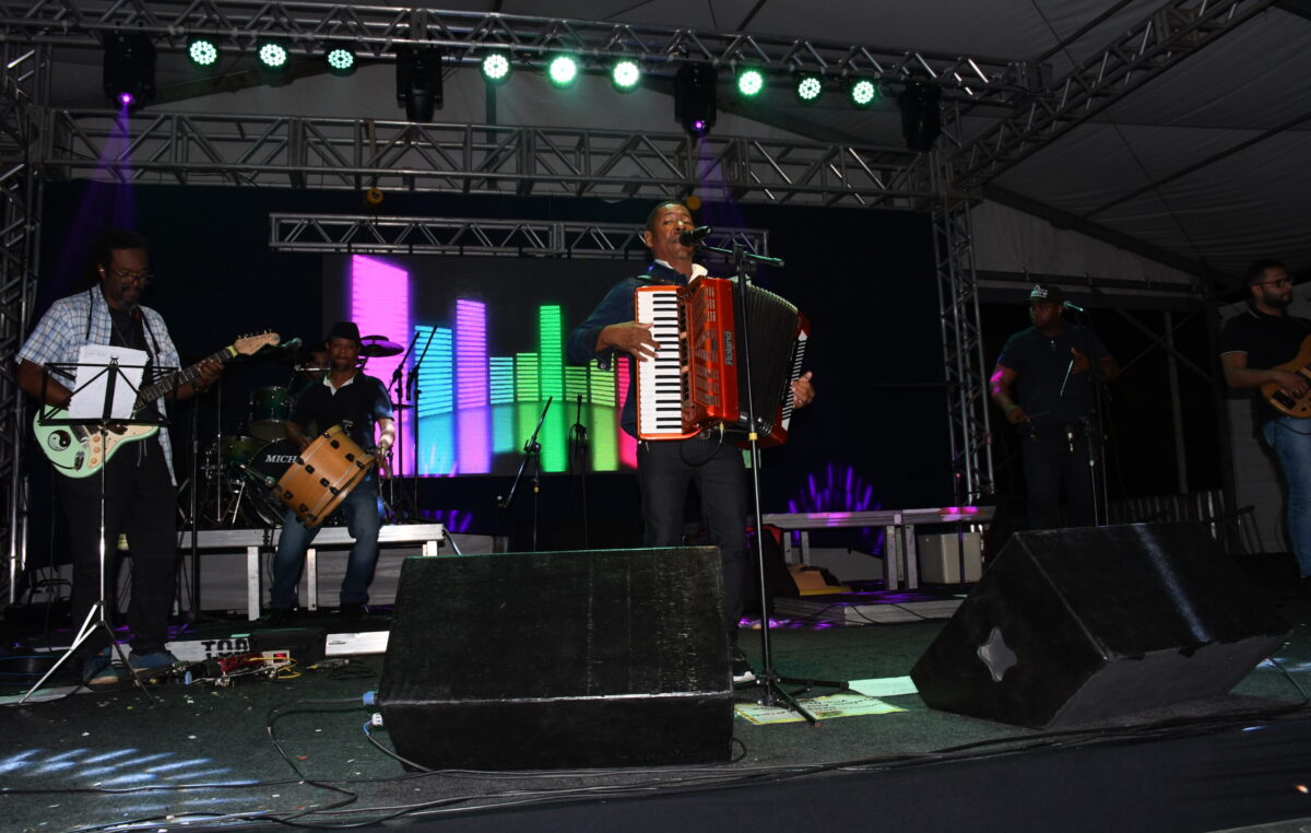 Terceira noite do Arraiá do Vem Cá, no bairro de Campinas, foi sinônimo de alegria e de muito forró