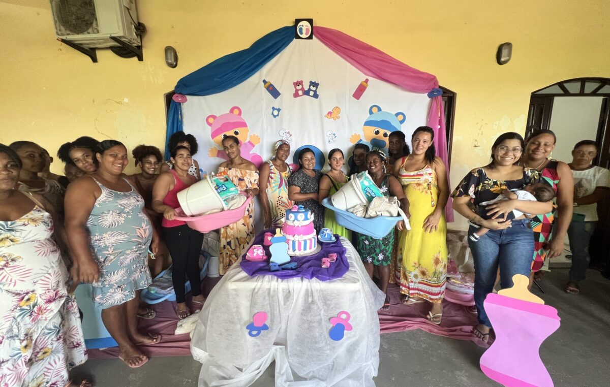 SEDES realiza entrega de enxoval e ensaio fotográfico com gestantes acompanhadas pelo CRAS