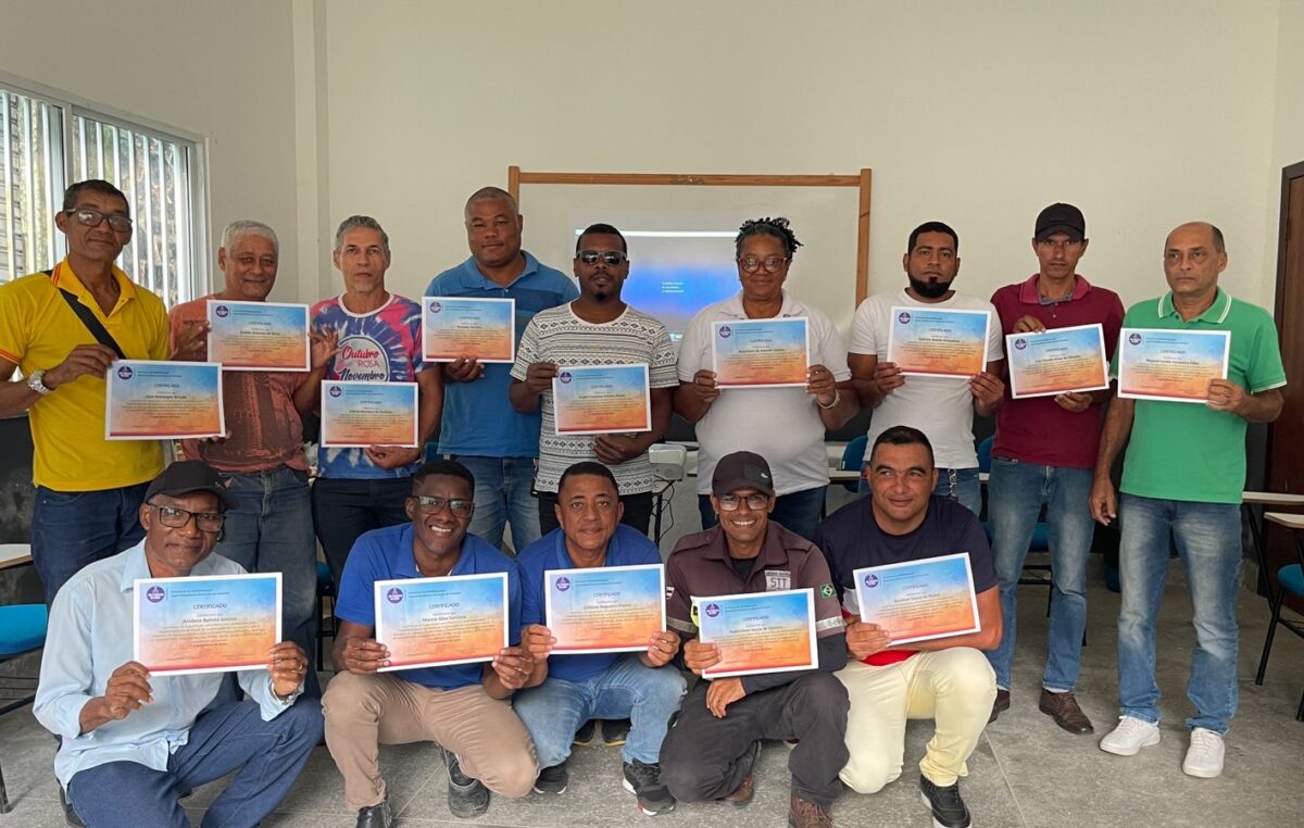 Motoristas da Prefeitura recebem certificado de curso de capacitação