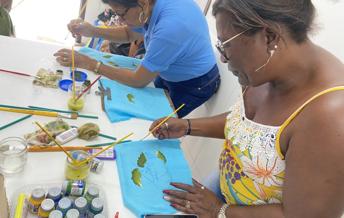 BENEFICIÁRIOS (AS) DO CRAS PARTICIPAM DE CURSO DE PINTURA