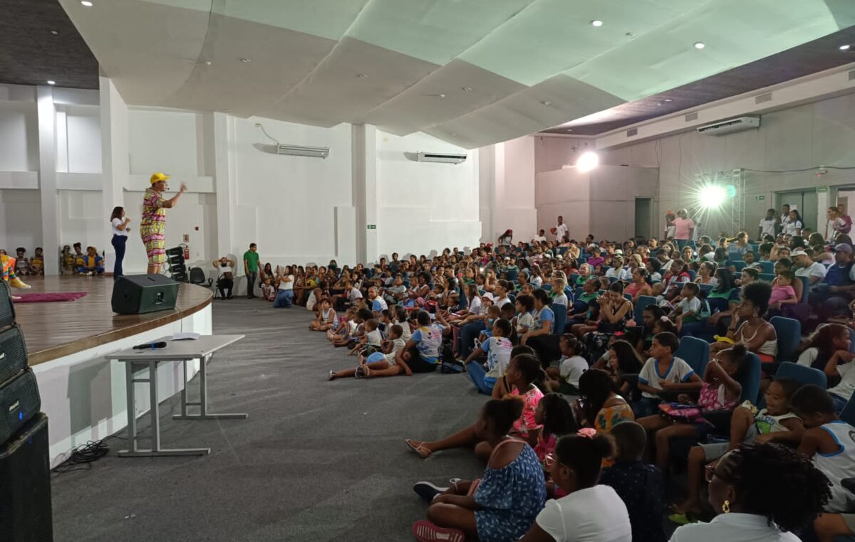 Festa Literária Internacional de Cachoeira – FLICA, com os adolescentes acompanhados pelo Serviço de Convivência e Fortalecimento de Vínculos (SCFV).