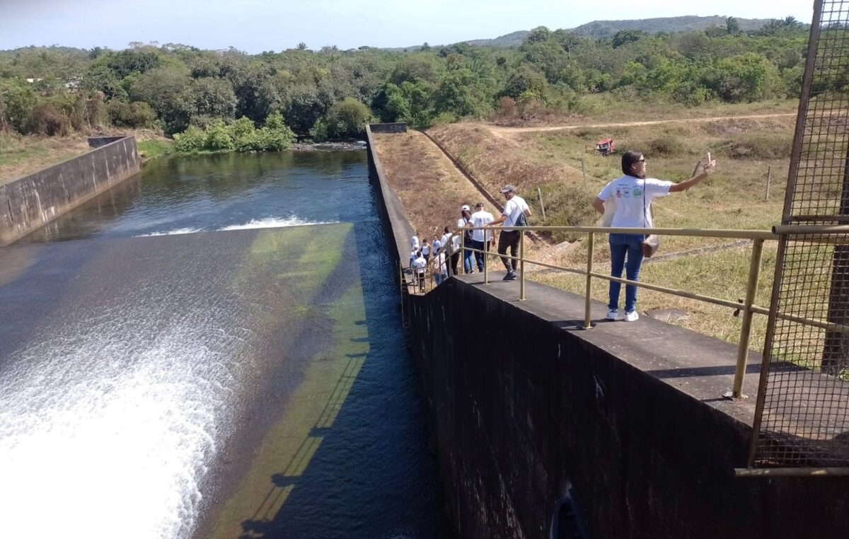 Educadores da Secretaria Municipal da Educação participam de visita-técnica à APA Joanes-Ipitanga
