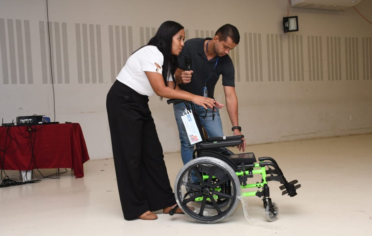 Prefeitura de São Francisco do Conde concede cadeiras de rodas adaptadas para crianças e adolescentes com deficiência