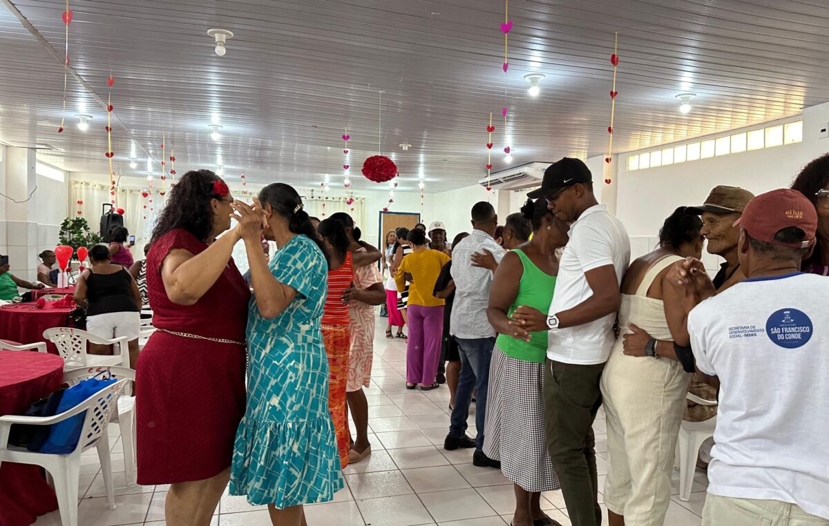 Centro de Convivência do Idoso promove festa em homenagem ao Dia das Mães