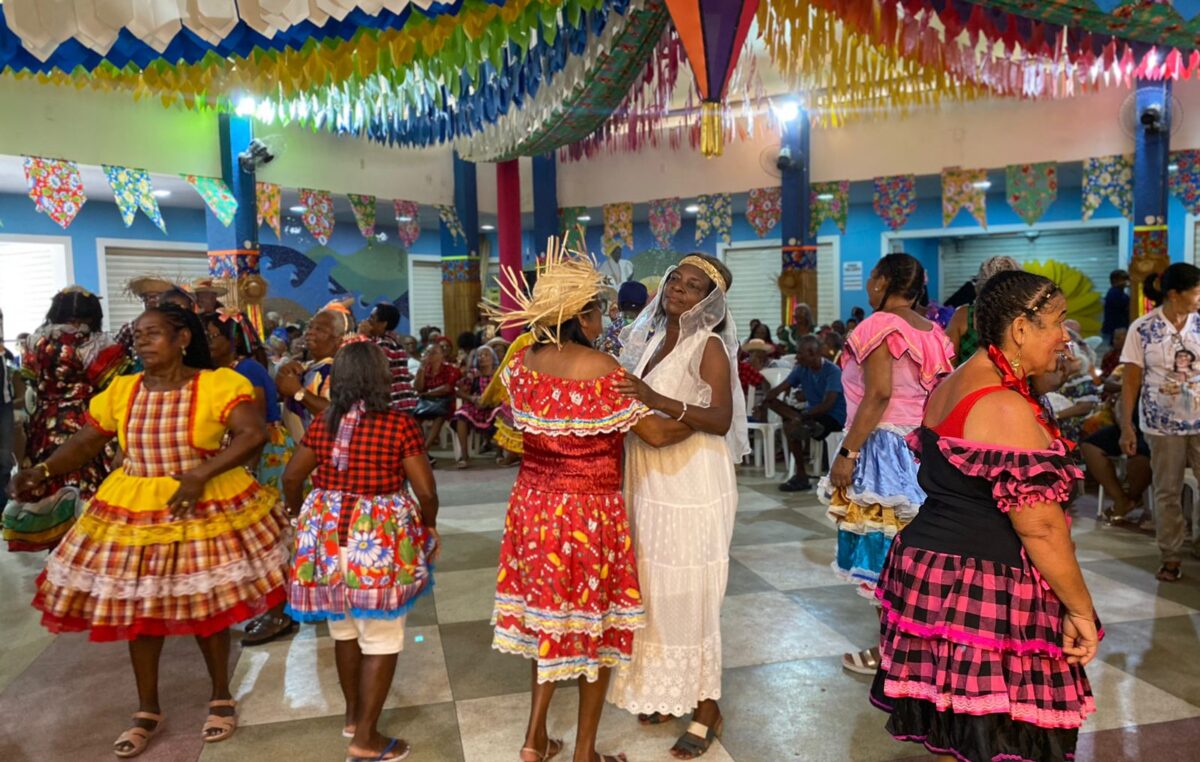 Alegria e animação no Forró do Centro de Convivência do Idoso