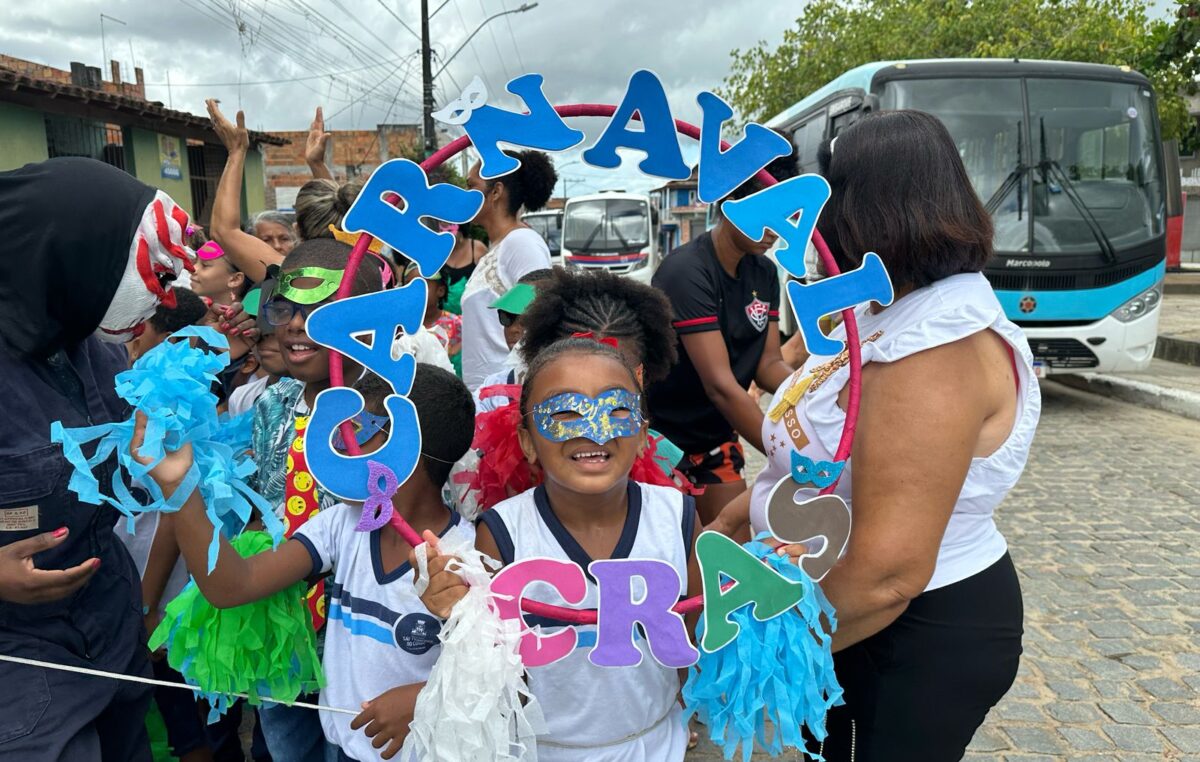 (SEDES), levou a energia do Carnaval para os CRAS Muribeca e CRAS Caipe!