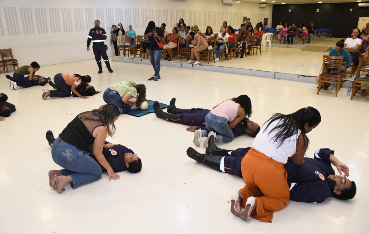 Educadores da rede municipal participam de formação sobre primeiros socorros promovida pela Prefeitura