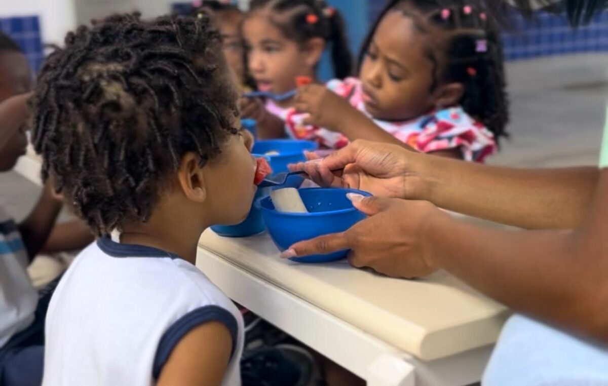 Mais de 6.500 alunos da rede municipal são beneficiados com produtos da agricultura familiar na merenda escolar