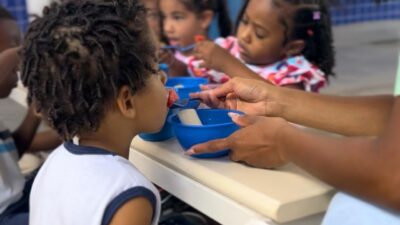 Mais de 6.500 alunos da rede municipal são beneficiados com produtos da agricultura familiar na merenda escolar